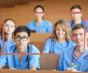 étudiants en médecine dans un amphithéâtre universitaire – réforme des études de santé prévue en 2026.